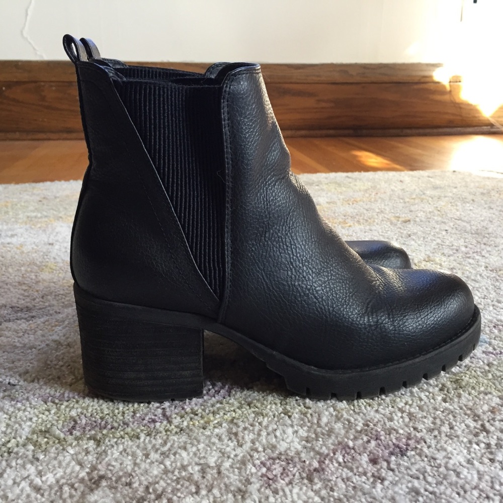 Black MIA Jody Chelsea Boots